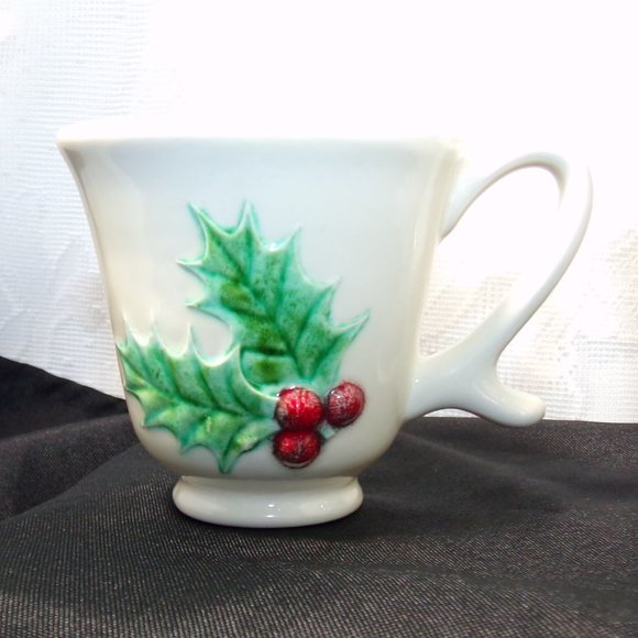 1960's Christmas Coffee Tea Cup Mug Holly Berries, Vintage Hand Painted . - Picture 10 of 15